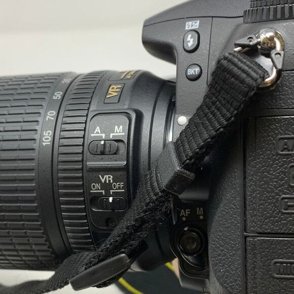 Nikon D7000 16.2 Megapixel Digital SLR Camera W/18-105mm Lens + Accessories - Picture 12 of 14